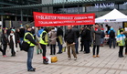 Ammattiosastomme banderolli Helsingissä kampanjamielenosoituksessa.